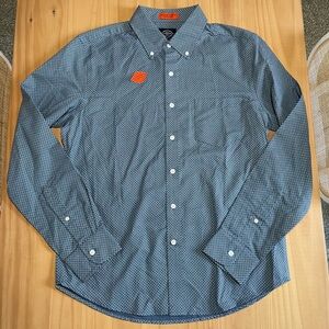 NWT: St. John’s Bay, size M: slim fit long-sleeved button-up, blue anchor print